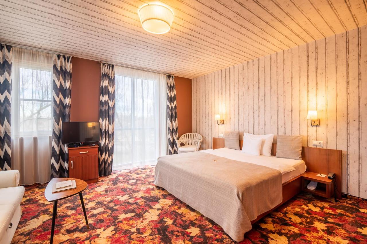 Hotel Lajta Park Mosonmagyaróvár Exteriör bild