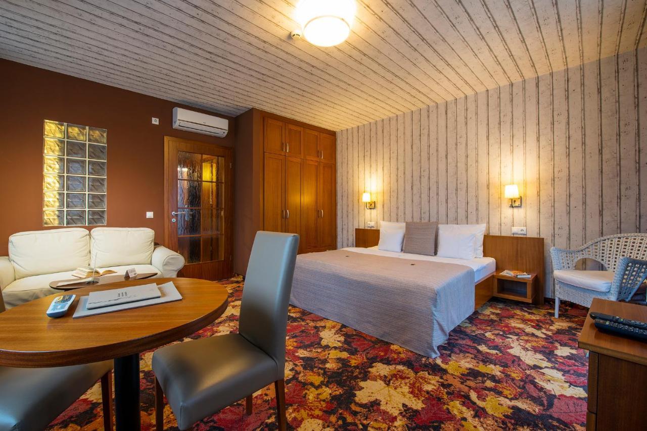 Hotel Lajta Park Mosonmagyaróvár Exteriör bild