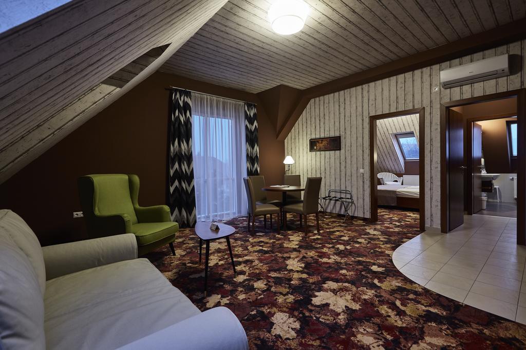 Hotel Lajta Park Mosonmagyaróvár Exteriör bild
