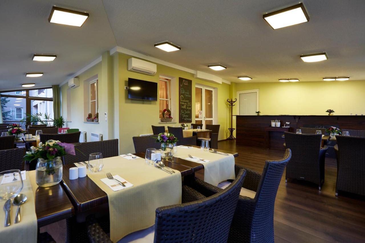Hotel Lajta Park Mosonmagyaróvár Exteriör bild