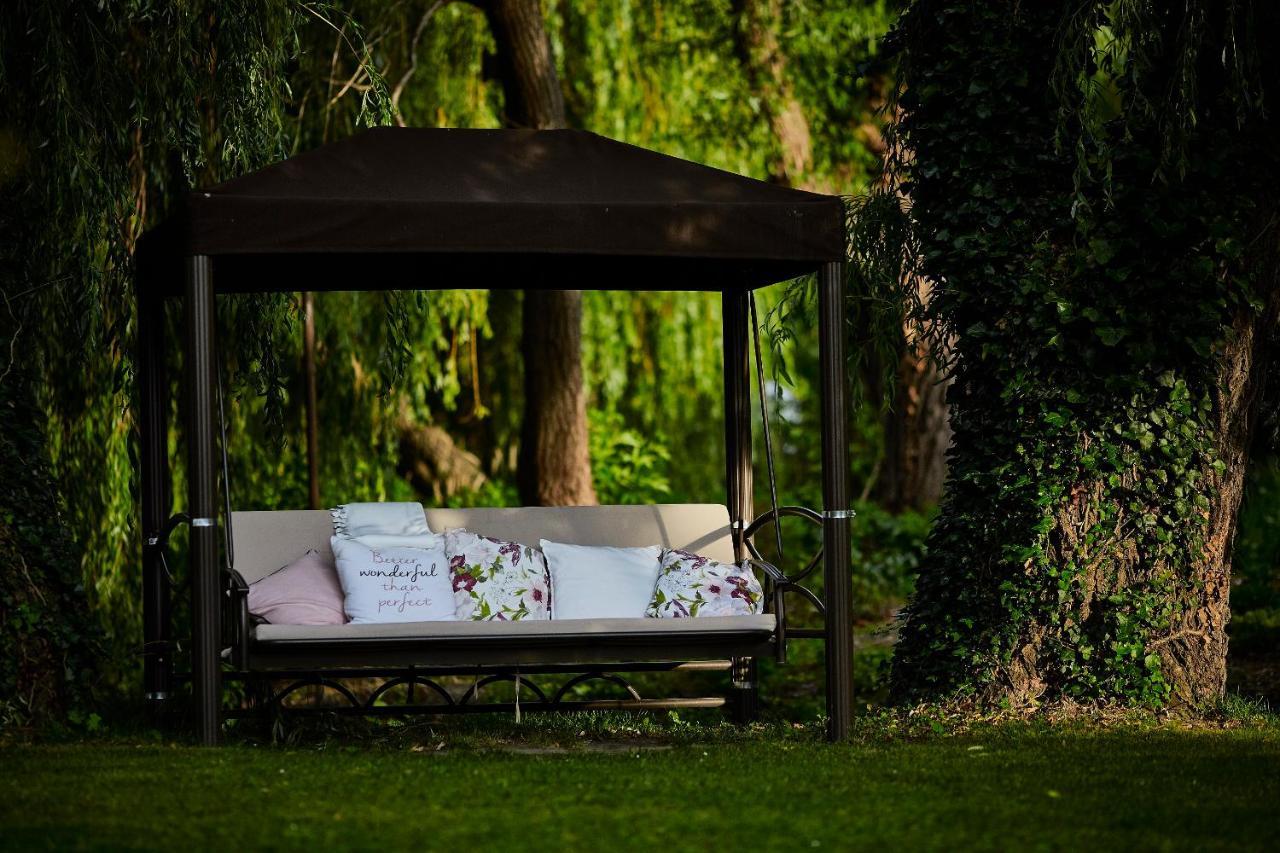 Hotel Lajta Park Mosonmagyaróvár Exteriör bild