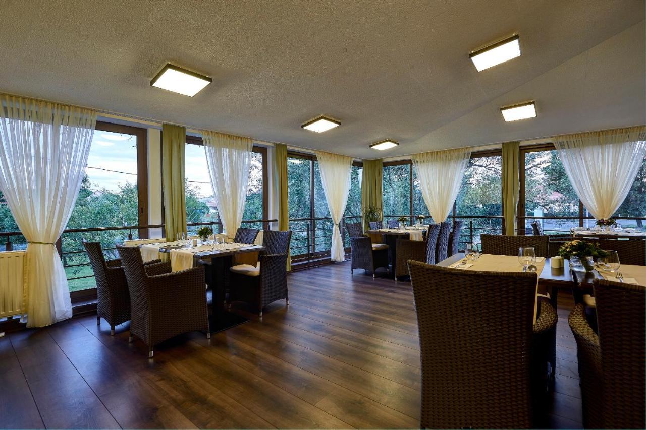 Hotel Lajta Park Mosonmagyaróvár Exteriör bild